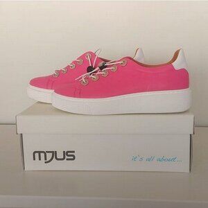 MJUS Italian Leather Sneaker - Size 38 (7.5)